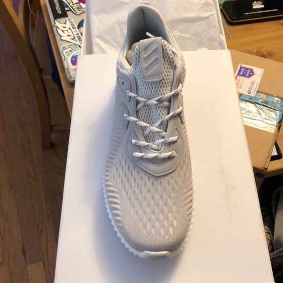 Alphabounce reigning champ size 8 brand new - Picture 3 of 5